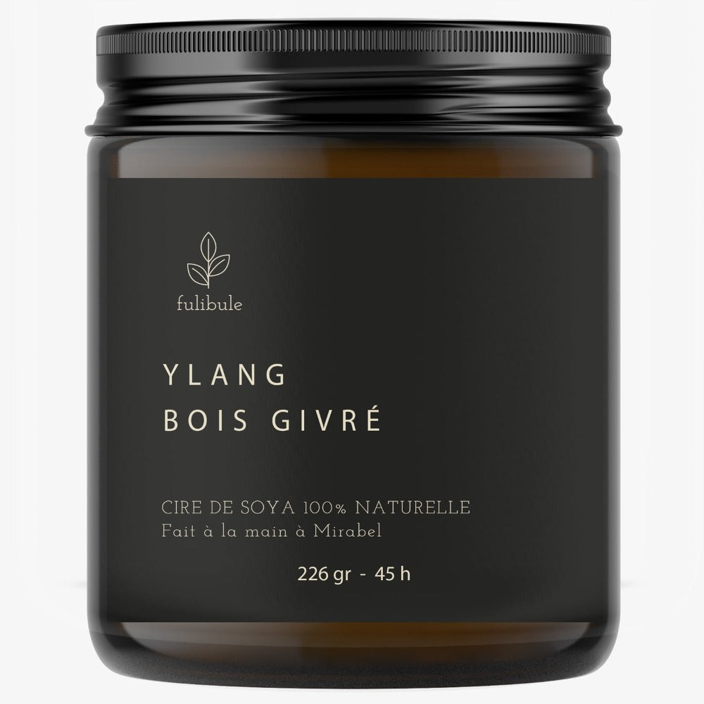 Bougie de soya naturelle parfumée au Ylang et bois givré. Produit Québécois .